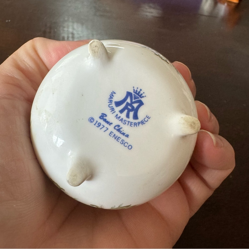 Vintage Maruri Masterpiece Bone China 1977 Enesco December Lidded Trinket Box - Picture 7 of 10